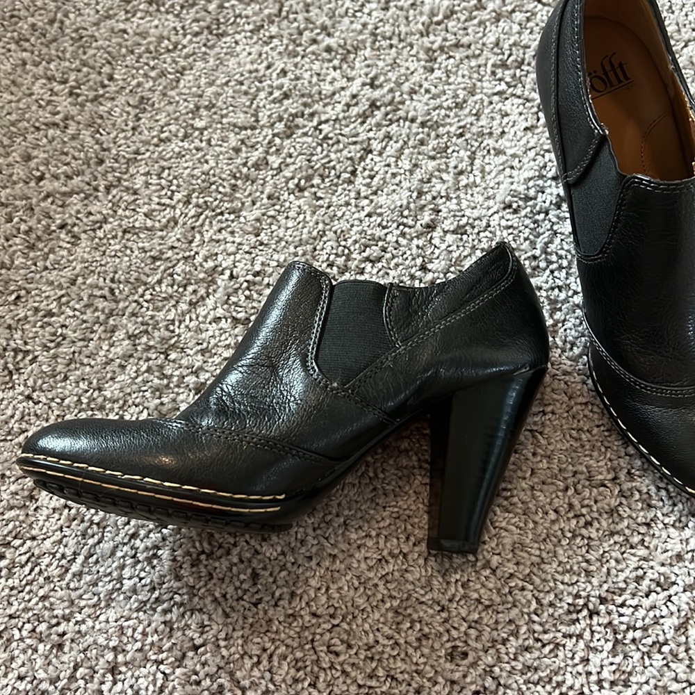 NWOT Booties - Picture 3 of 4